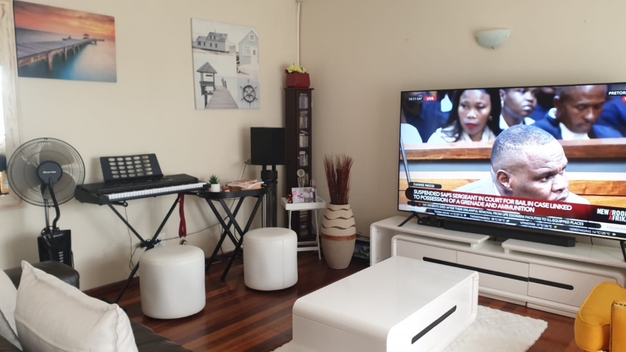 To Let 4 Bedroom Property for Rent in Beacon Bay Eastern Cape